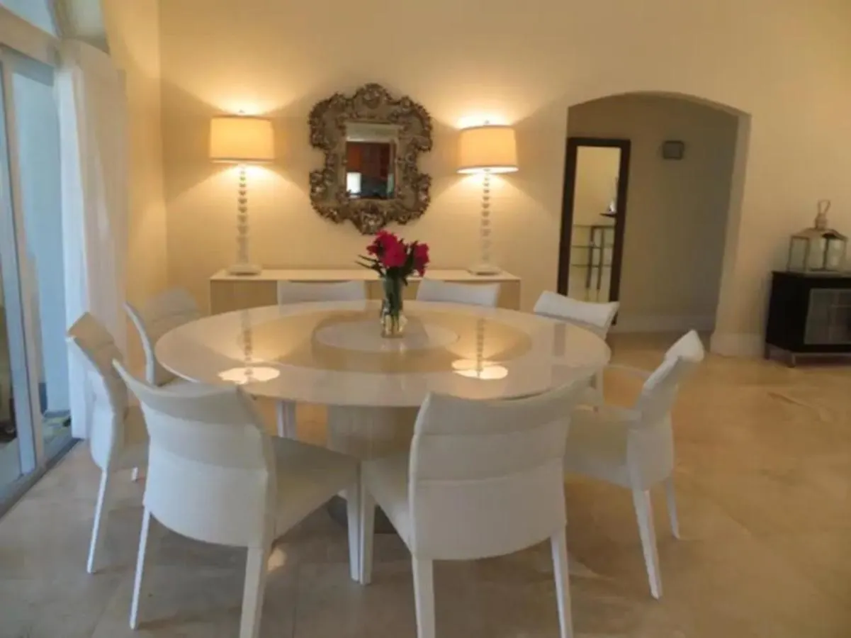 Lime Tree Villa - Canal Front George Town Cayman Adaları