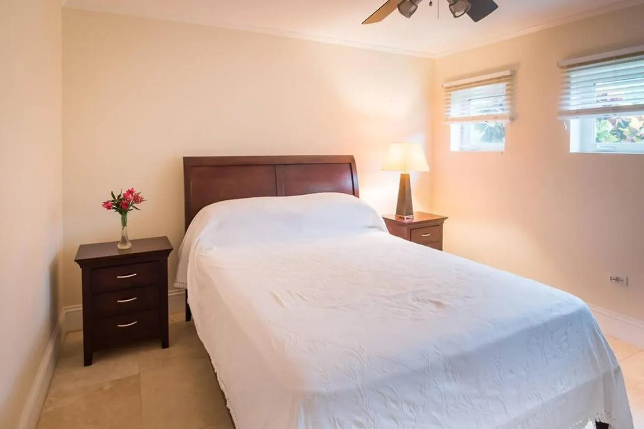 Lime Tree Villa - Canal Front George Town Cayman Adaları